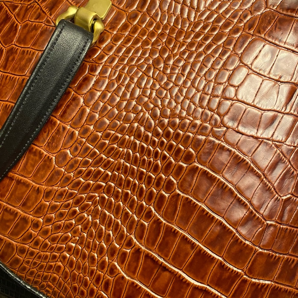 NWOT Bar Harbor Croc leather triangle crossbody - Picture 7 of 11